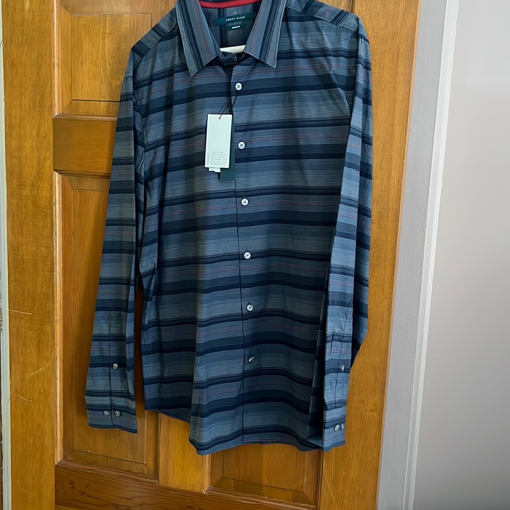 Perry Ellis NWT Men’s dark blue and red stripe shirt. Casual attire.